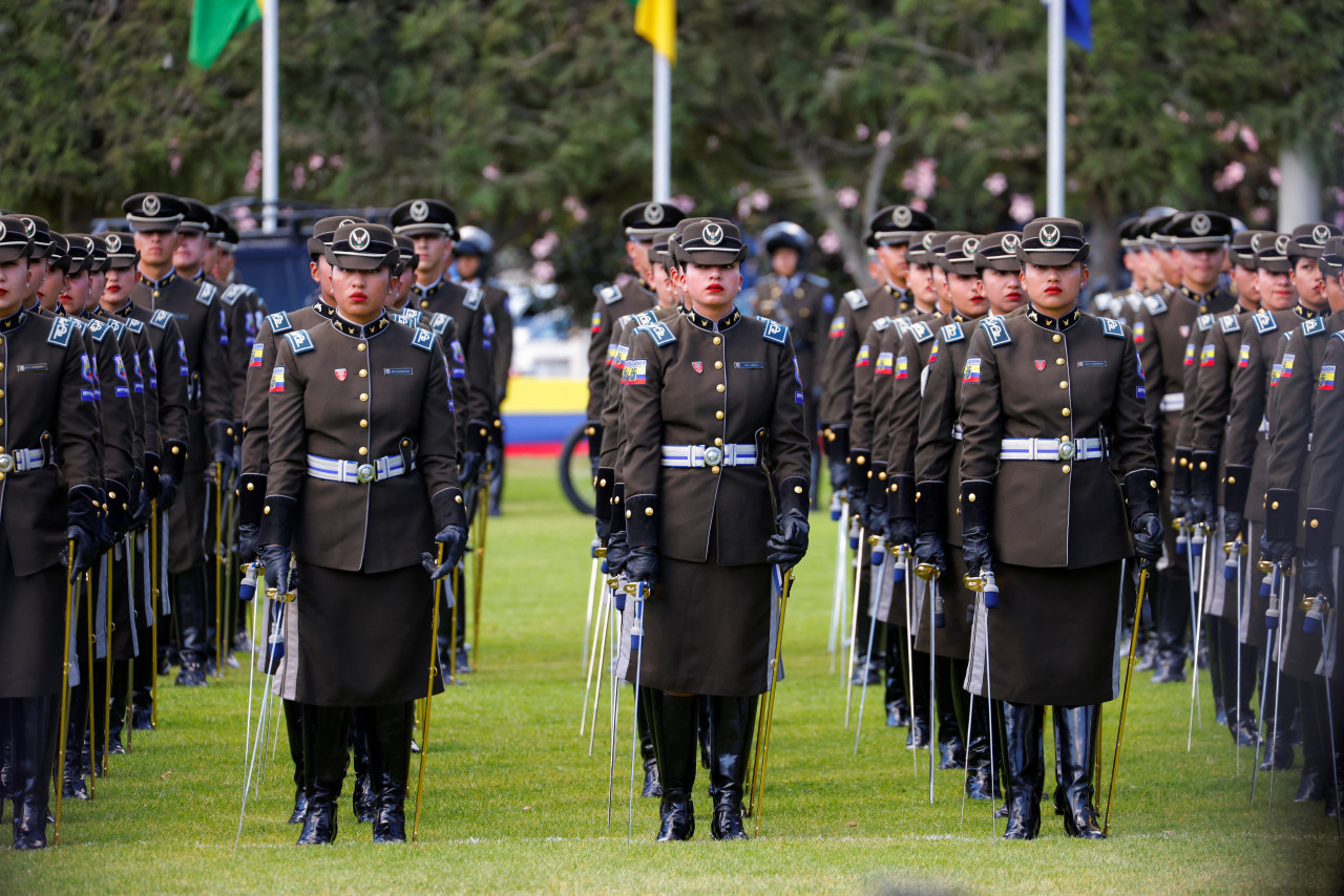 Daniel Noboa se encargó de la entrega de equipamiento a la Policía Nacional. Foto: Reuters