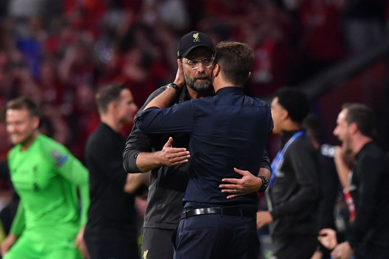 Mauricio Pochettino y Jürgen Klopp. Foto: NA.