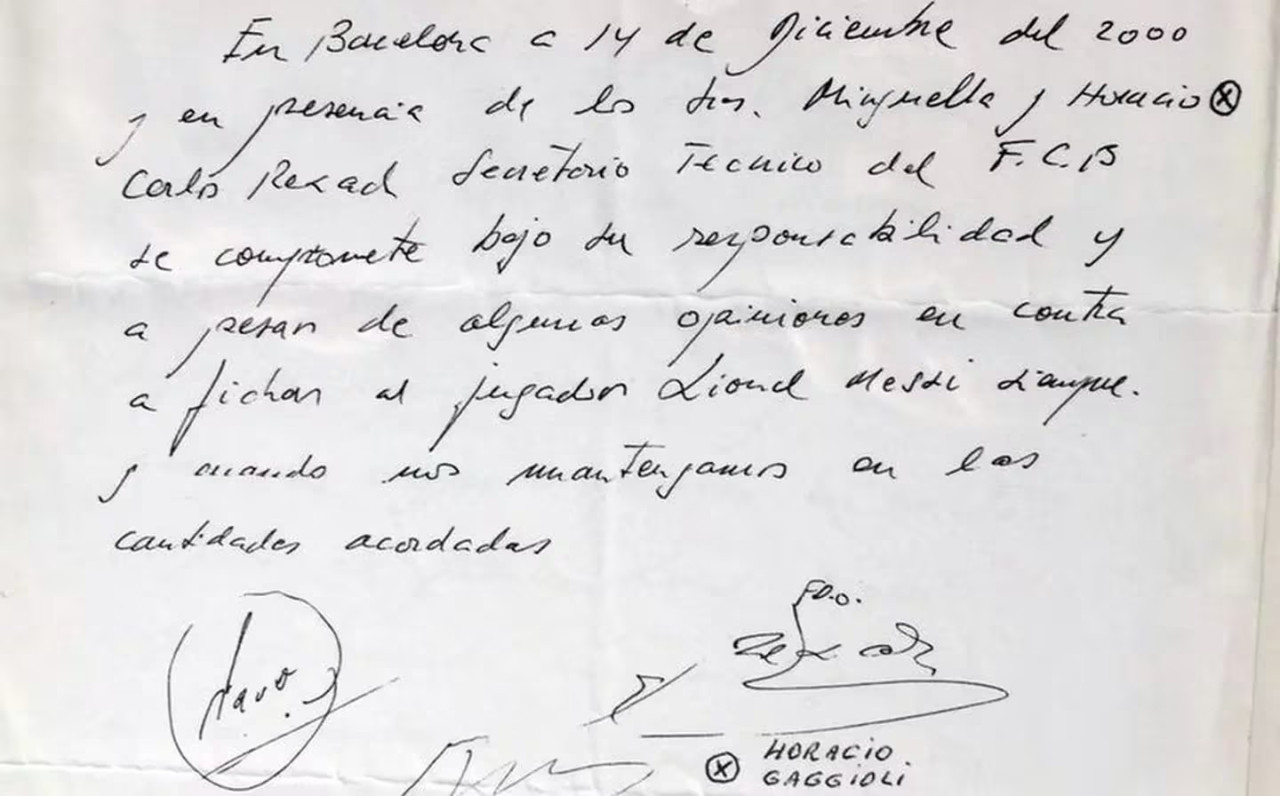 Servilleta donde Messi firmó su primer contrato.