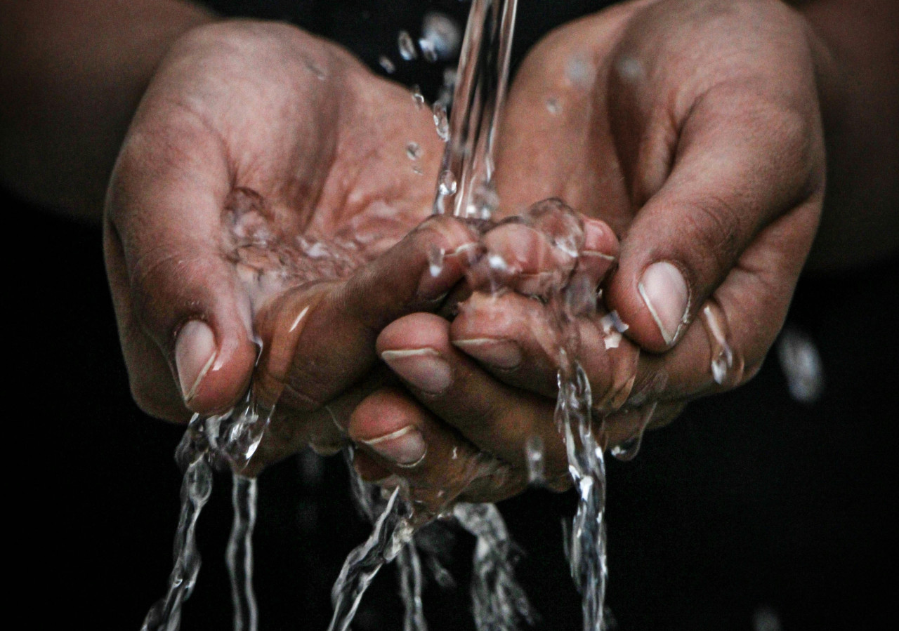 Agua, bebida, salud. Foto: Unsplash