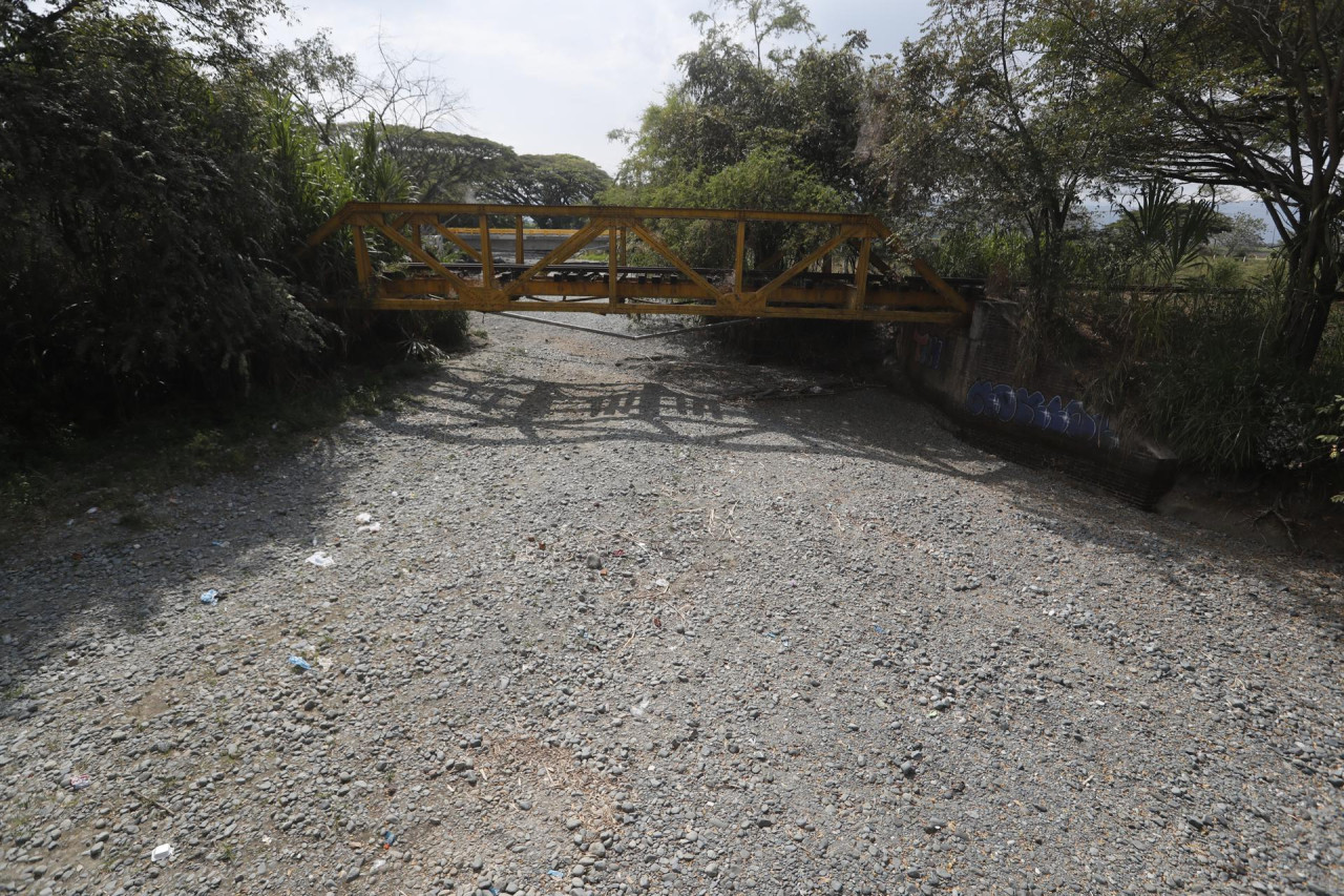 Sequía en el río Guabas, Colombia. Foto: EFE.