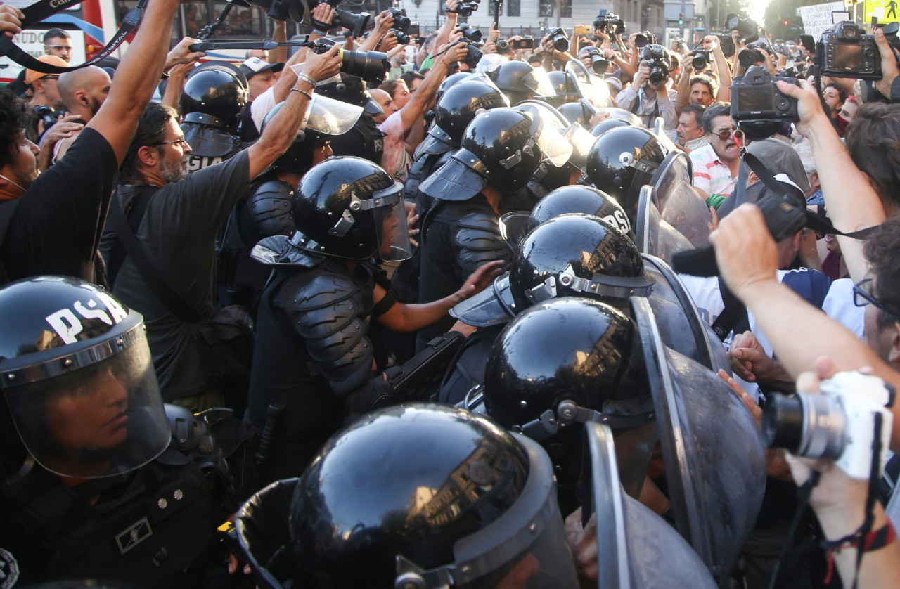 Incidentes en las afueras del Congreso. Foto: NA