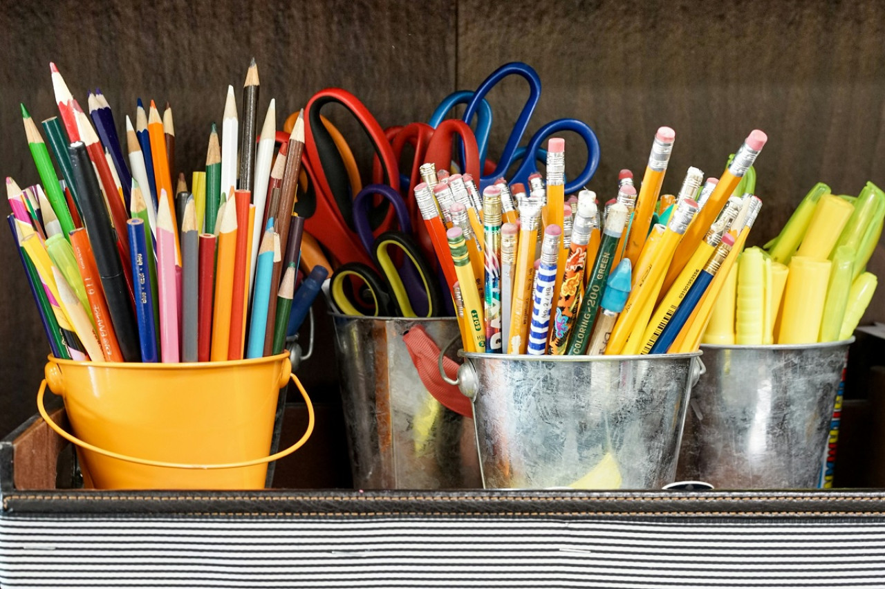 Útiles escolares. Foto: Unsplash.