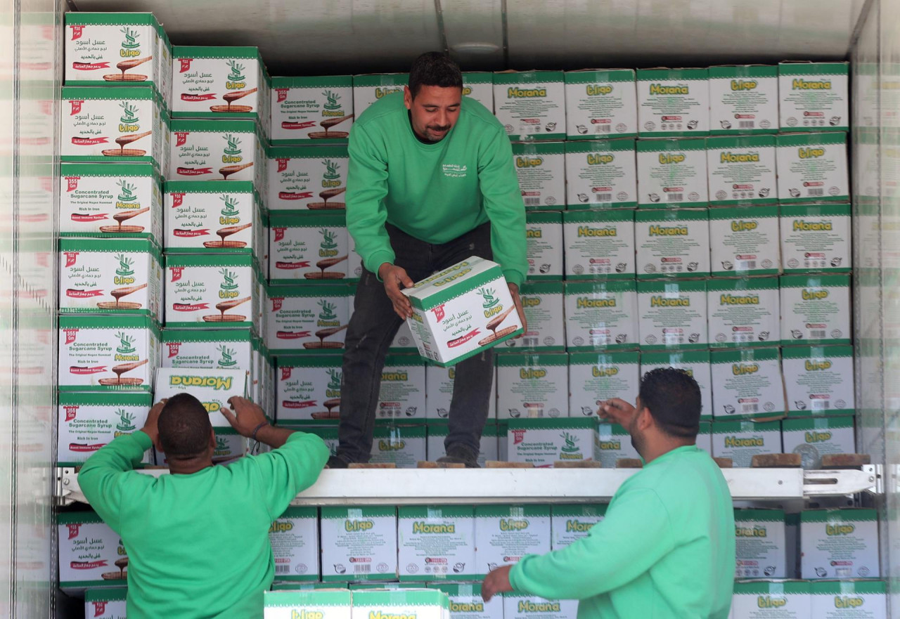 Entrega de ayuda humanitaria en Rafah. Foto: Reuters.