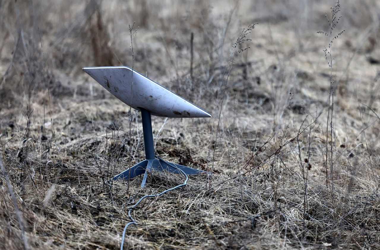 Terminal Starlink en Ucrania. Foto: Reuters.