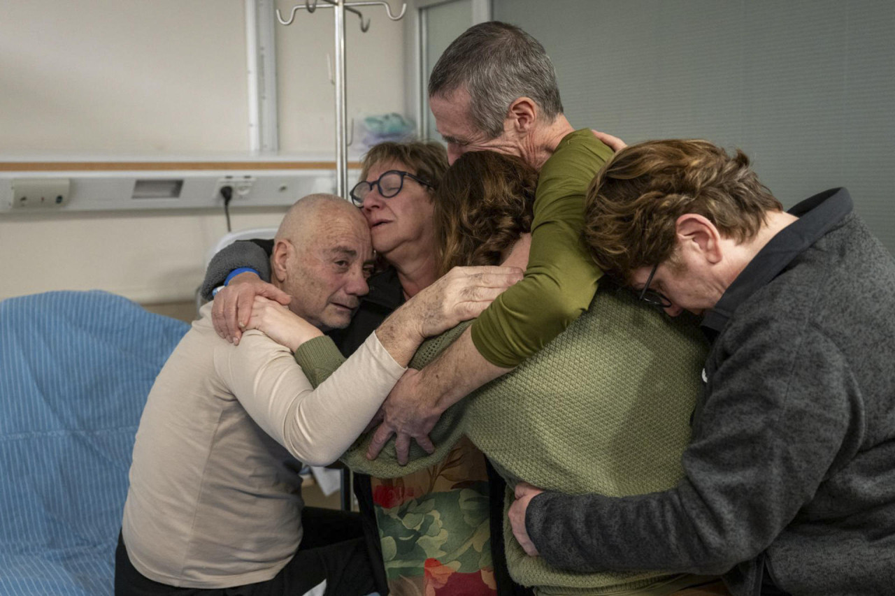 Rehenes argentinos liberados por Israel. Foto: EFE.