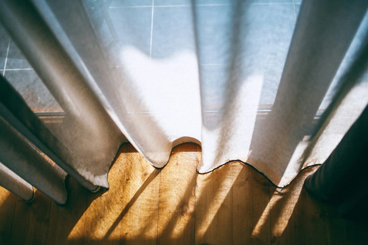 Cortinas, decoración. Foto: Unsplash