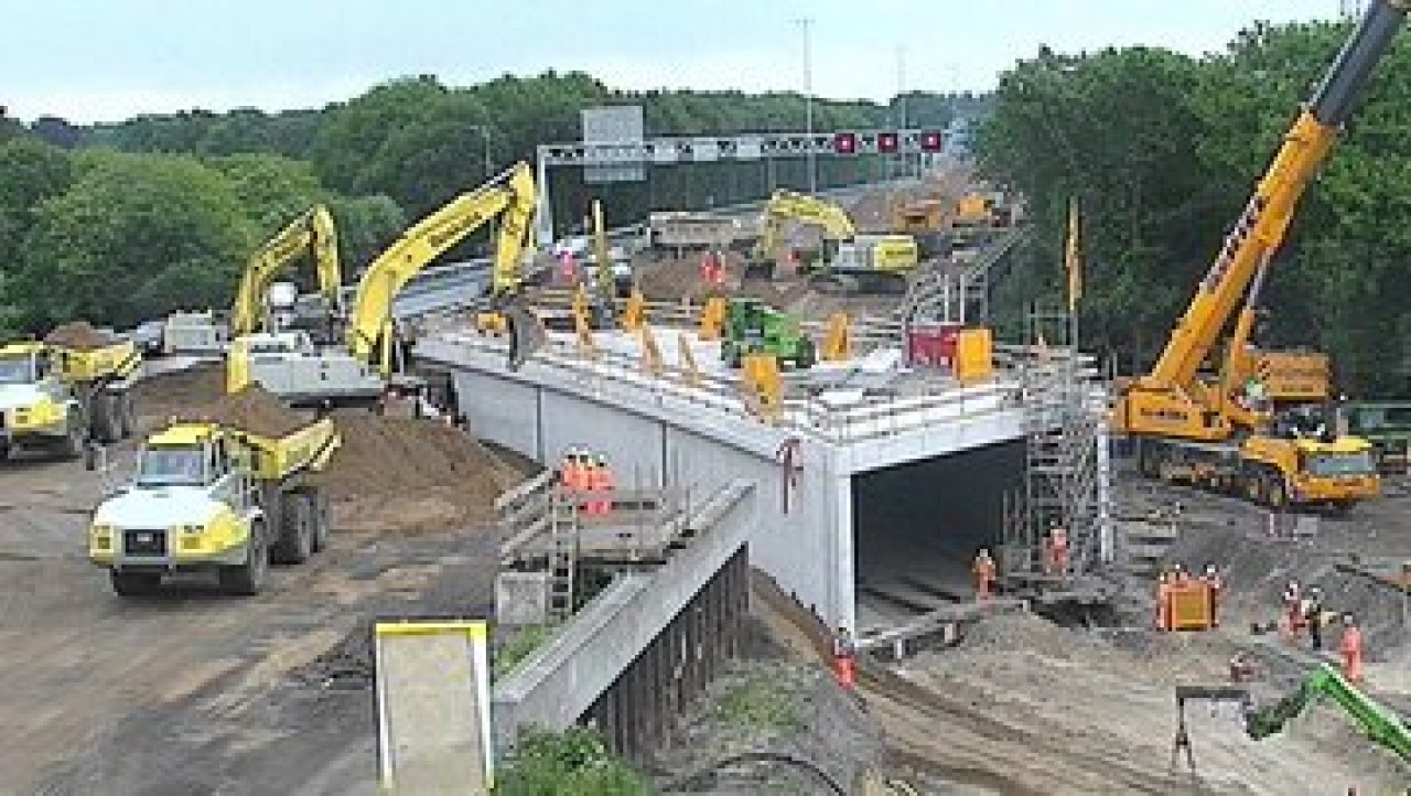 Países Bajos construyó una autopista en dos días. Foto X.