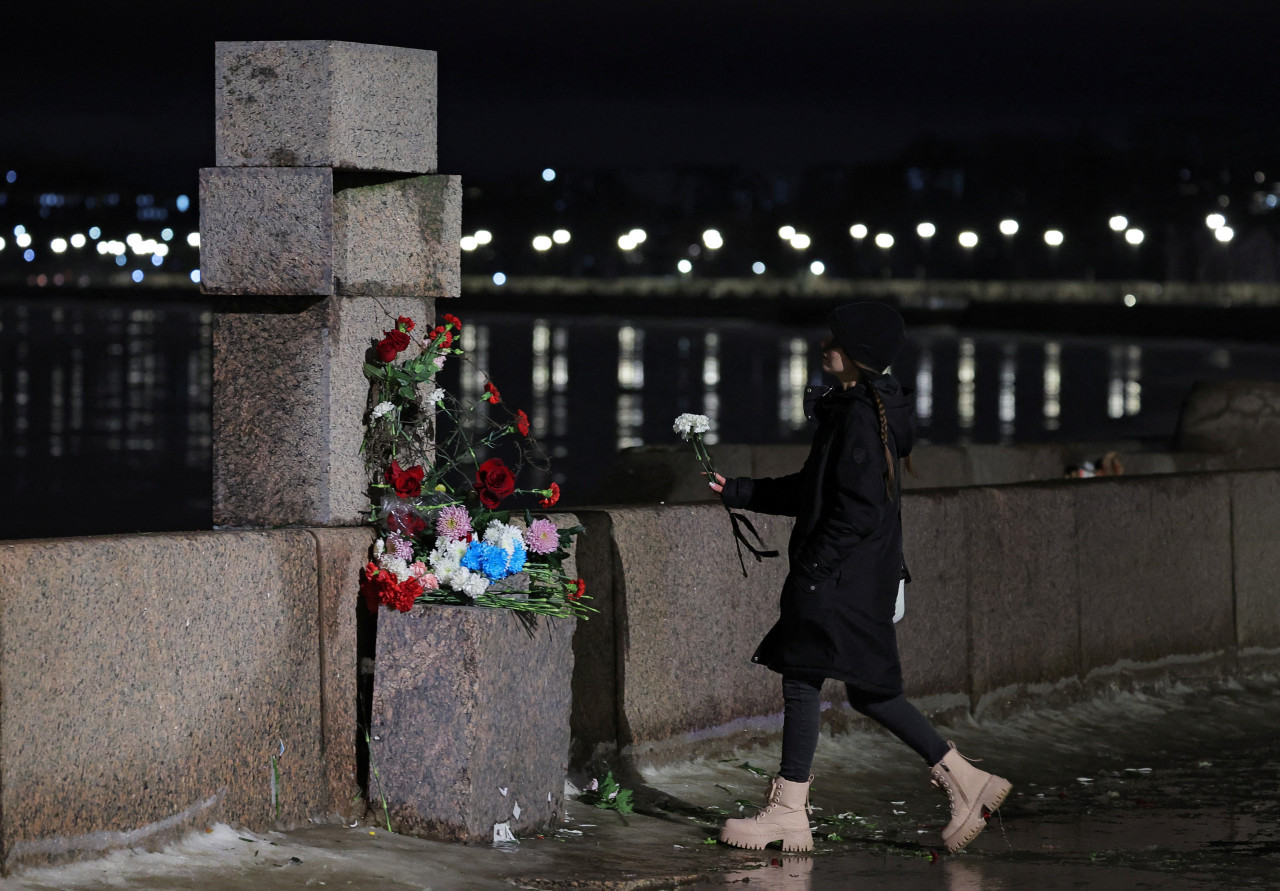 Homenaje a Alexéi Navalni en Rusia. Foto: Reuters.