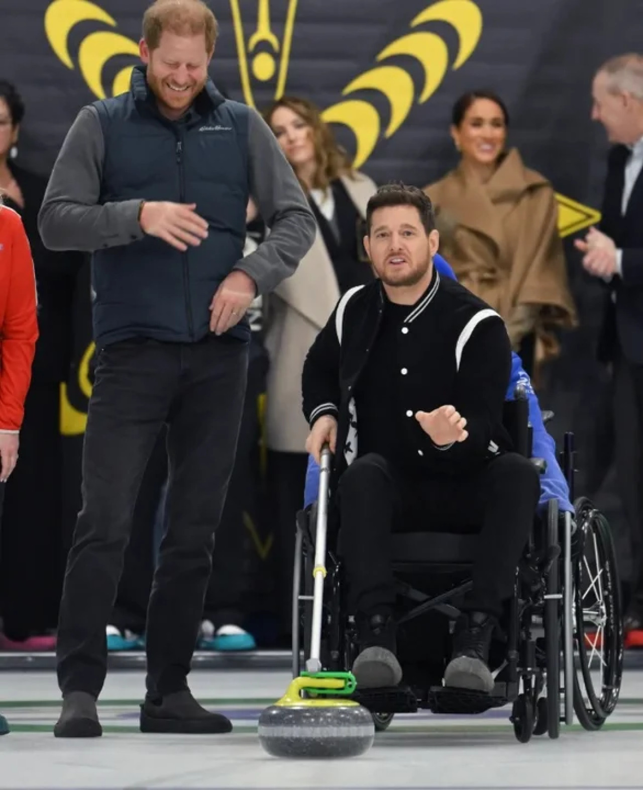 Encuentro entre el Príncipe Harry y Meghan Markle, y Luisana Lopilato y Michael Bublé. Foto: NA.