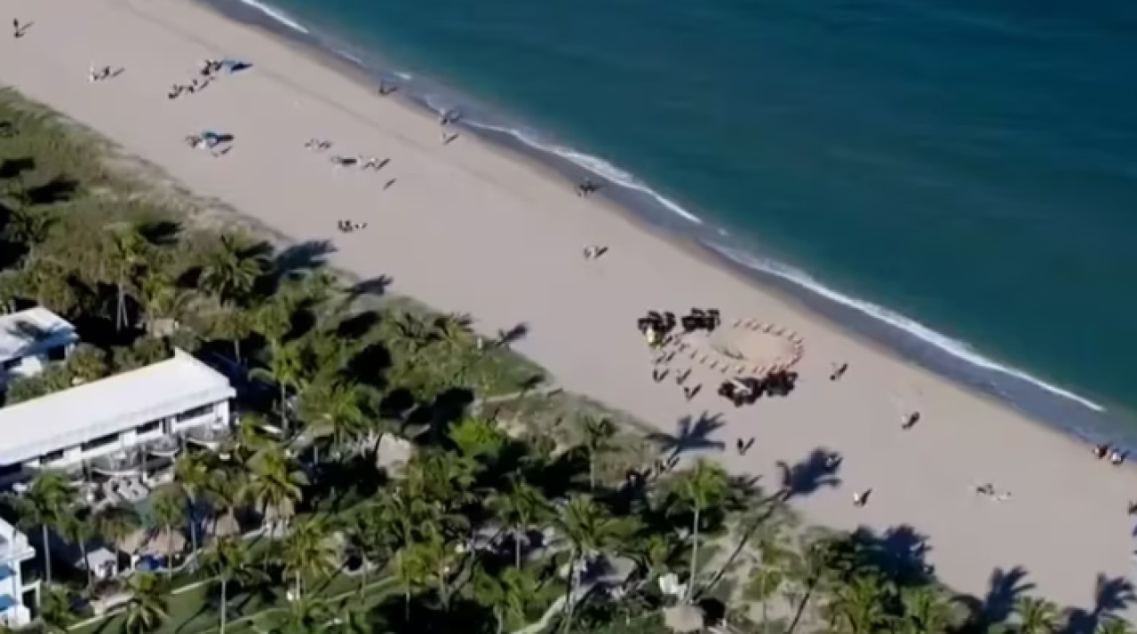 Muerte de una niña en una playa de Estados Unidos luego de caer en un hoyo.