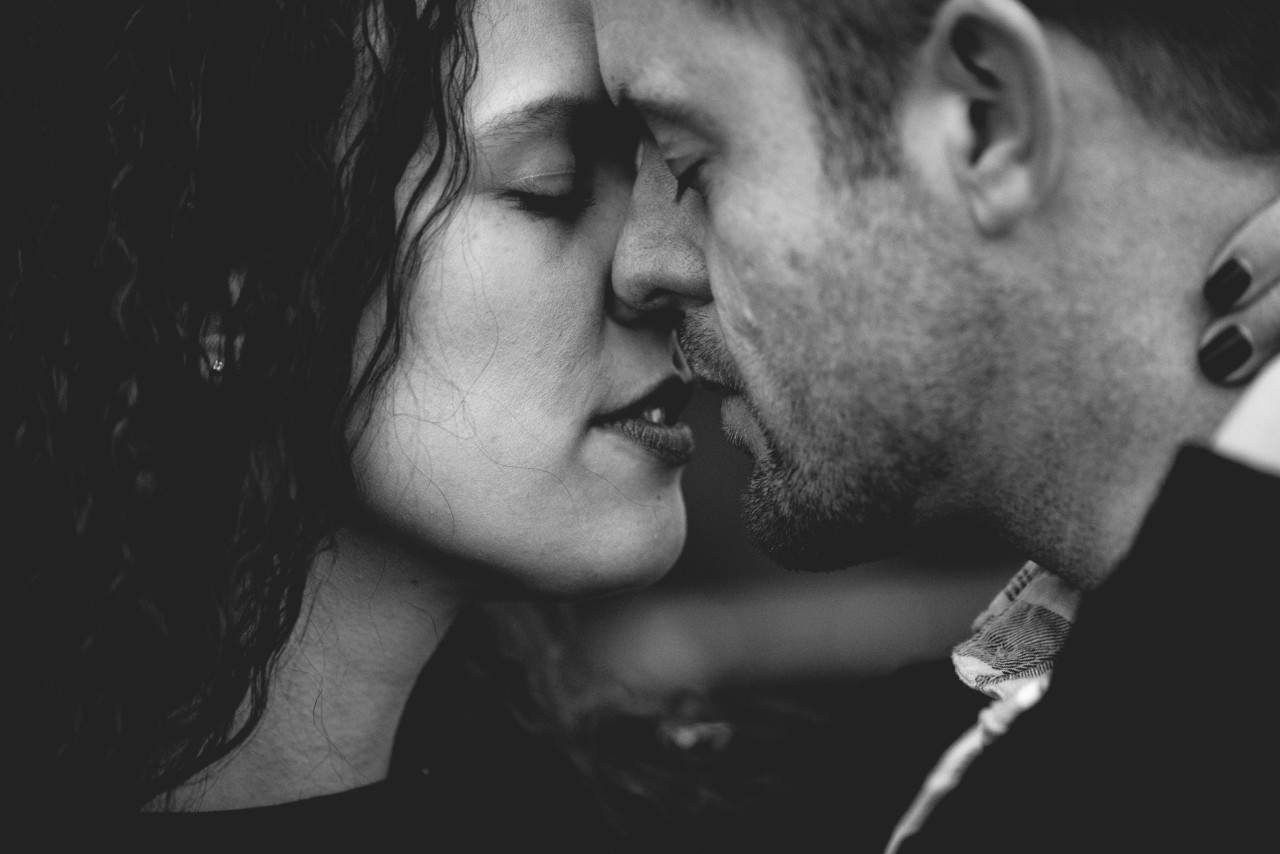 Besos, besarse, parejas. Foto: Unsplash