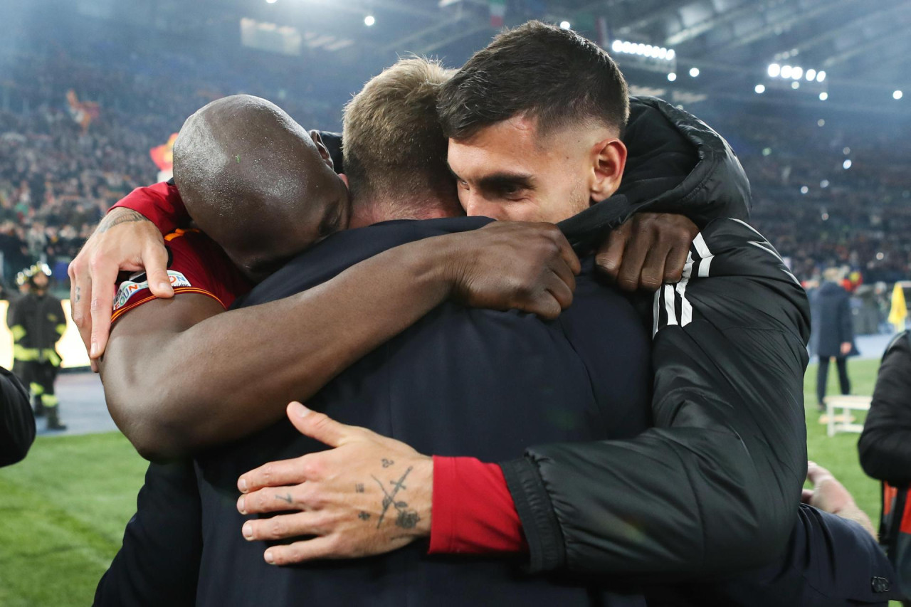 Alegría en la Roma tras clasificar en la Europa League. Foto: EFE.