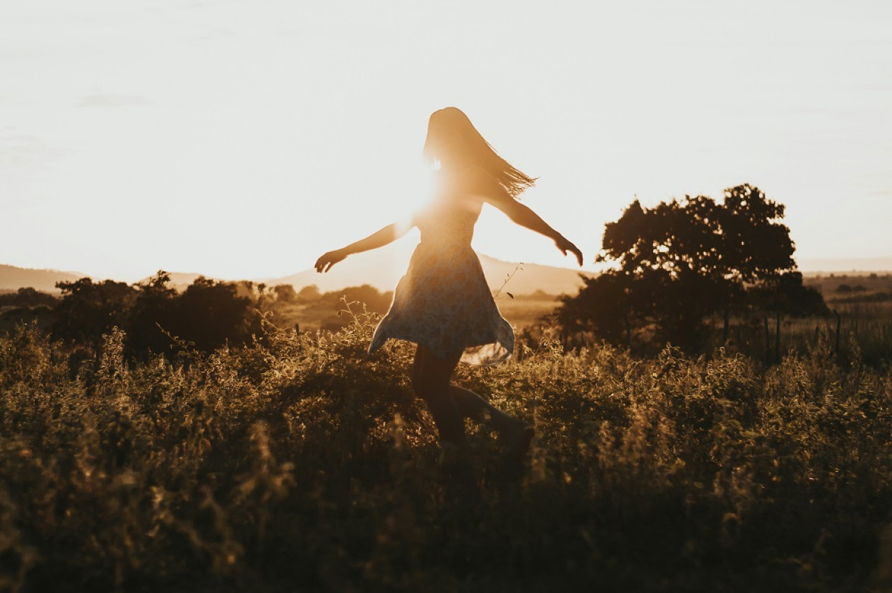 Mujeres, felicidad. Foto: Unsplash.