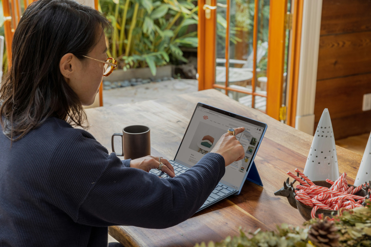 Mujer trabajando. Foto: Unsplash.