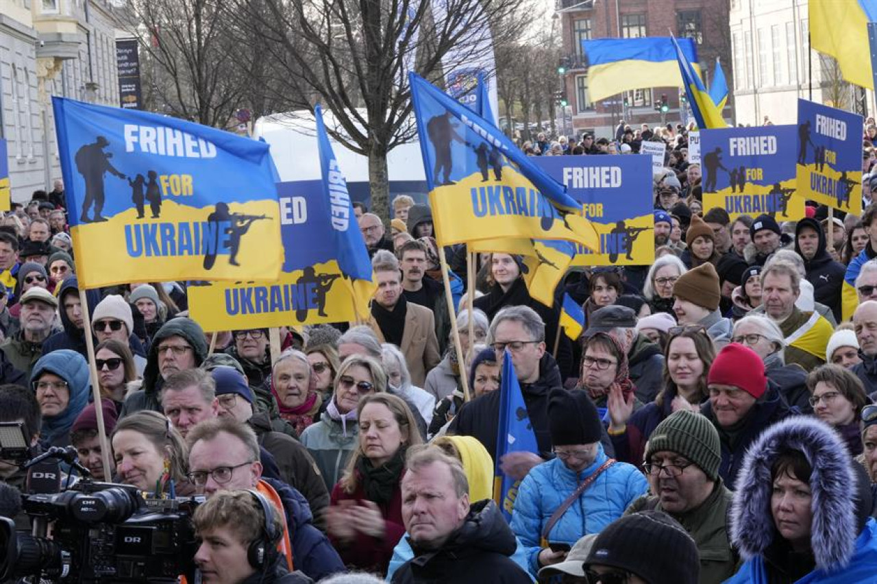 Manifestación en apoyo de Ucrania frente a la embajada rusa en Copenhague. Efe