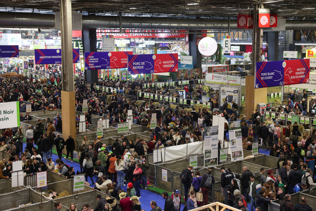 Macron inauguró el Salón de la Agricultura en medio de protestas. Foto: Reuters.