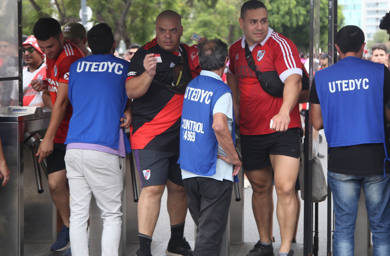 Incidentes en la previa del Superclásico. Foto: NA