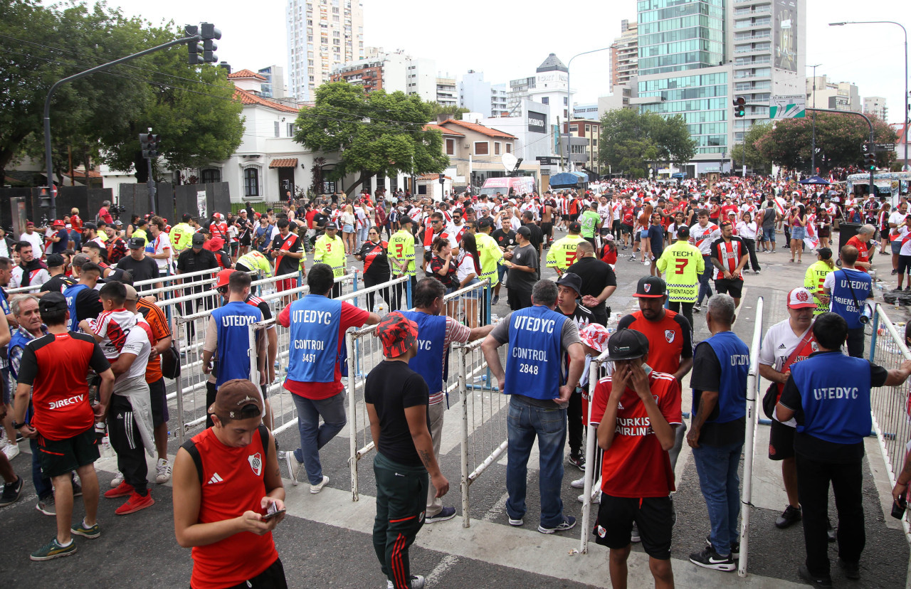 Incidentes en la previa del Superclásico. Foto: NA