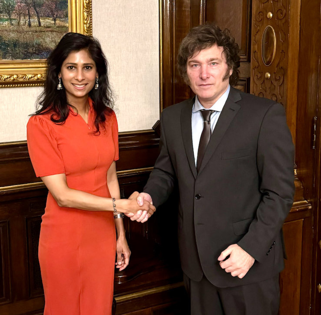 Gita Gopinath junto a Javier Milei. Foto: NA.