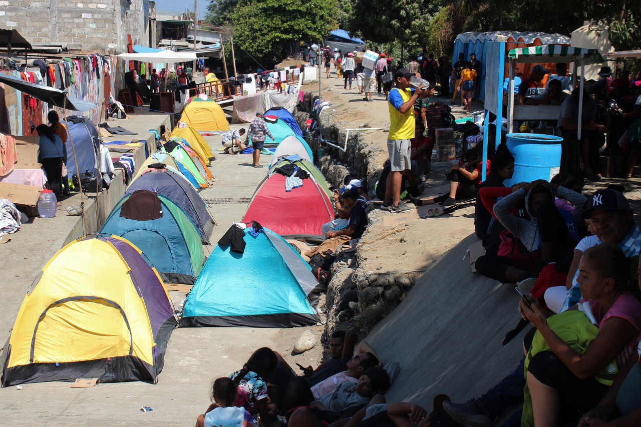 Migrantes en la frontera entre México y Estados Unidos. Foto: EFE.