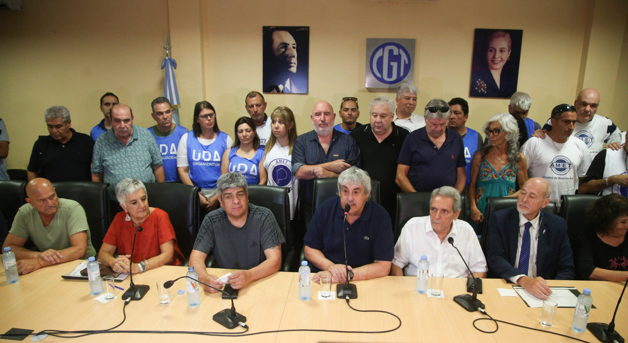 Conferencia de prensa de gremios docentes en la CGT. Foto: NA.