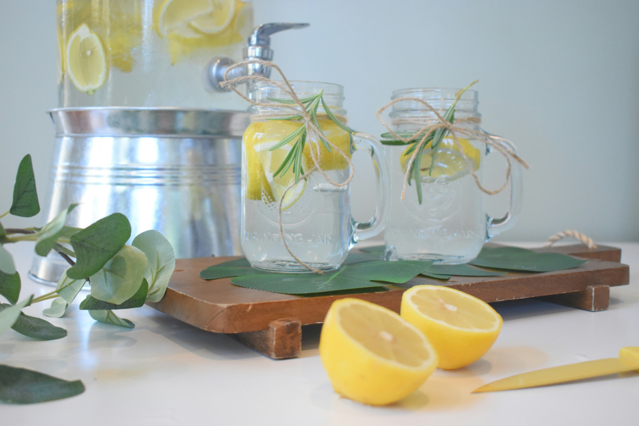 Agua con limón. Foto: Unsplash