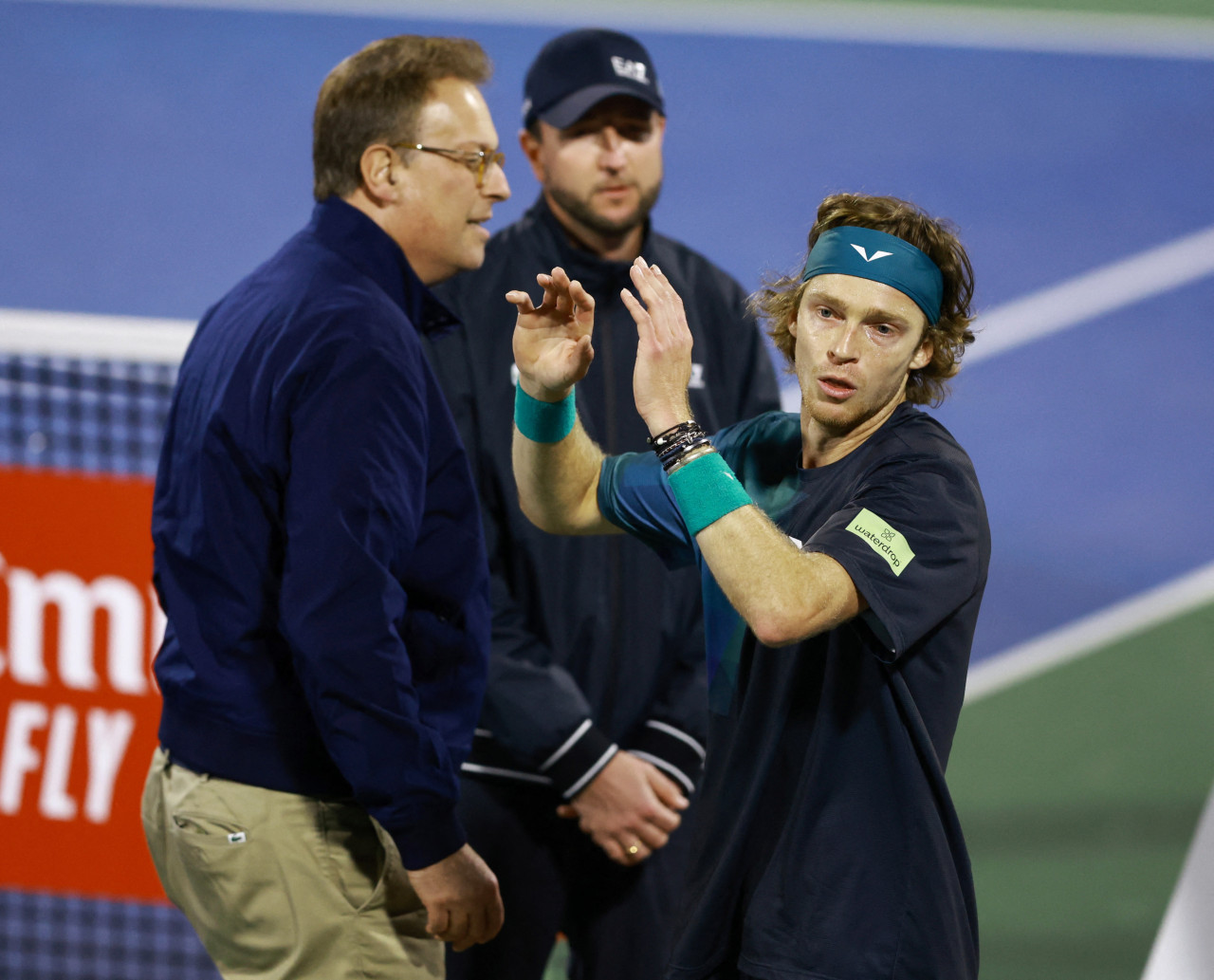 Ataque de furia de Andrey Rublev en el ATP 500 de Dubái. Foto: REUTERS.