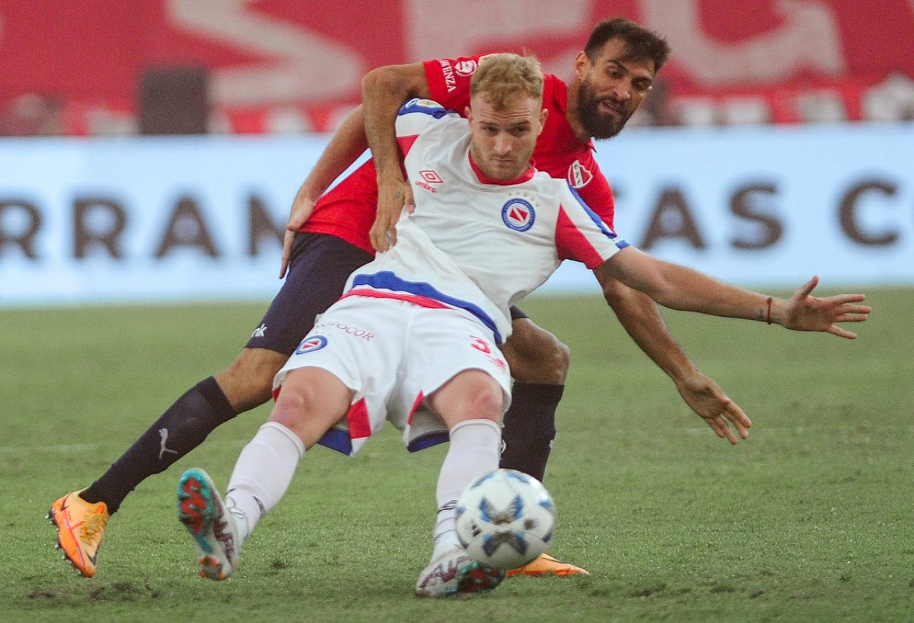 Luciano Goundou; Independiente vs. Argentinos Juniors. Foto: Télam.