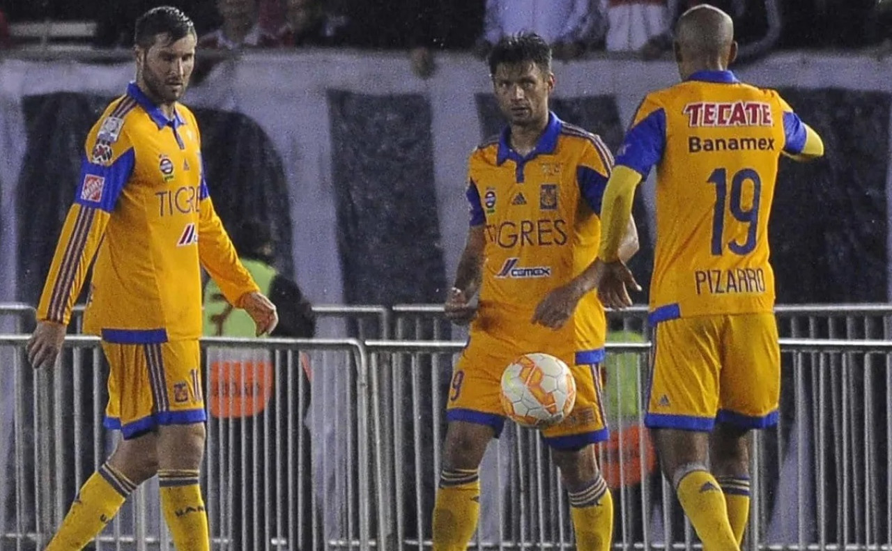 Rafael Sobis en la final de Copa Libertadores 2015 entre Tigres de México y River.