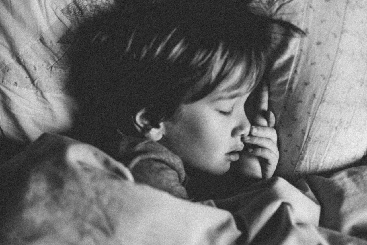 Dormir, descanso, infancia. Foto: Unsplash