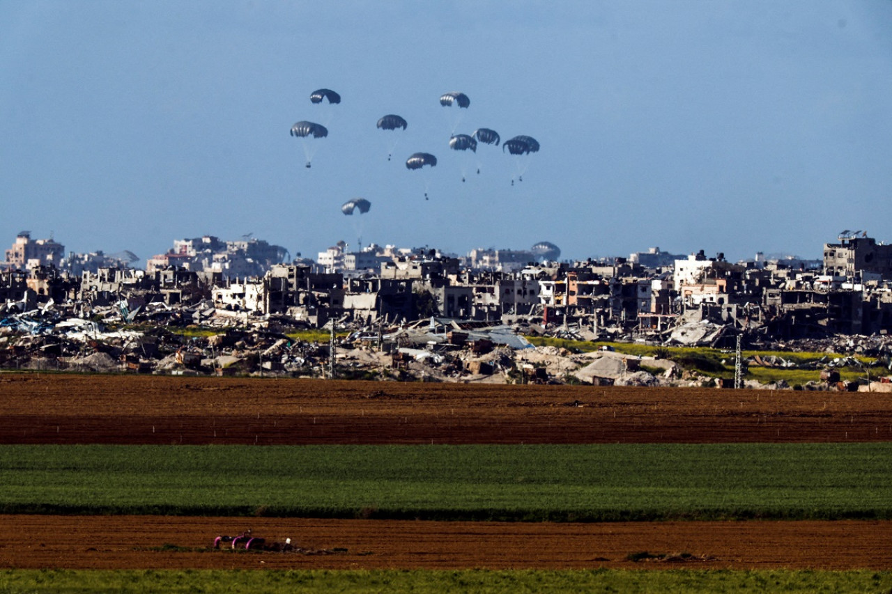 Paquetes de ayuda humanitaria para Gaza. Foto: Reuters.