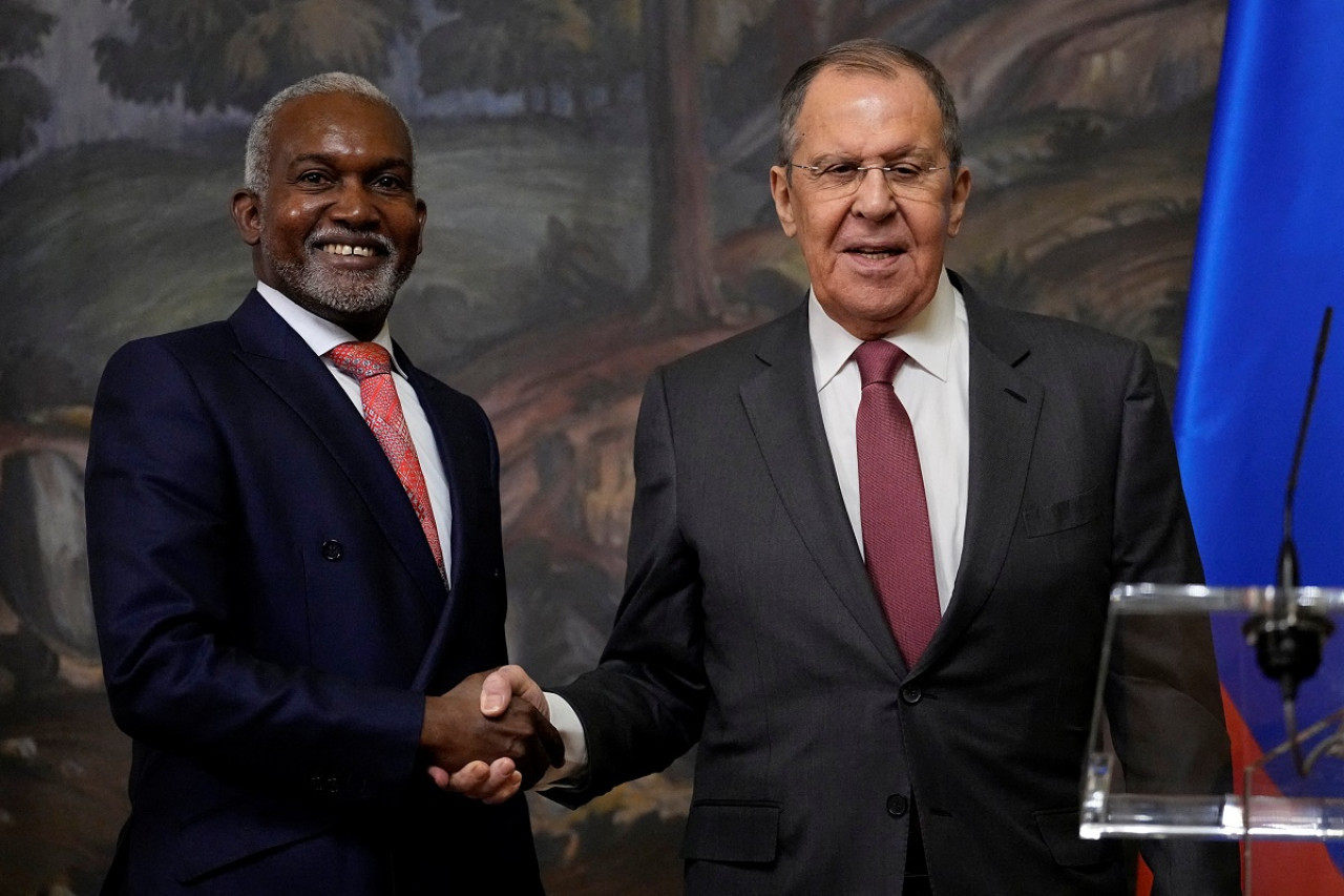 Yusuf Tugar y Sergei Lavrov. Foto: Reuters