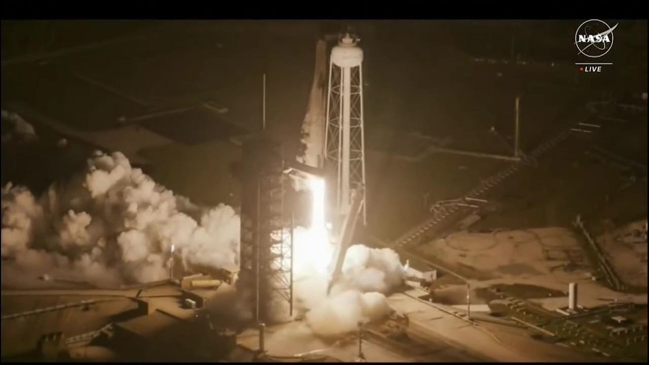 Despegue de la octava misión comercial tripulada, relevo de los astronautas que se encuentran en la EEI. Foto: Captura de pantalla/EFE