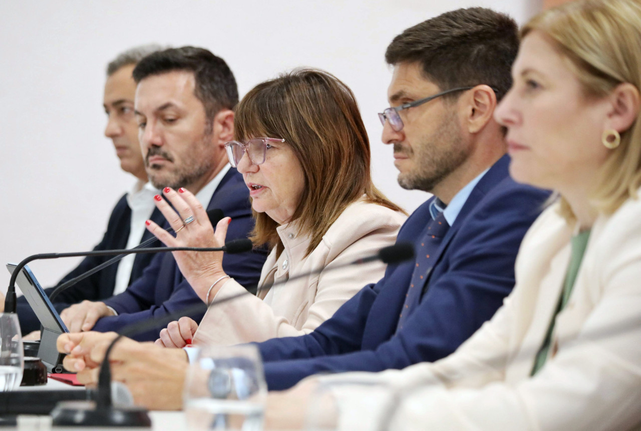 Patricia Bullrich junto a Luis Petri y Maximiliano Pullaro. Foto: NA