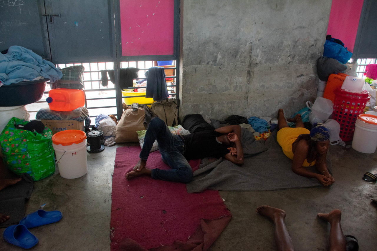 Haitianos refugiados en escuelas de Puerto Príncipe. Foto: EFE.