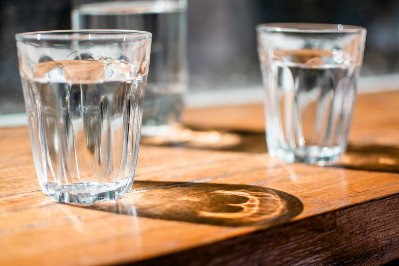 Vaso de agua. Foto: Unsplash.