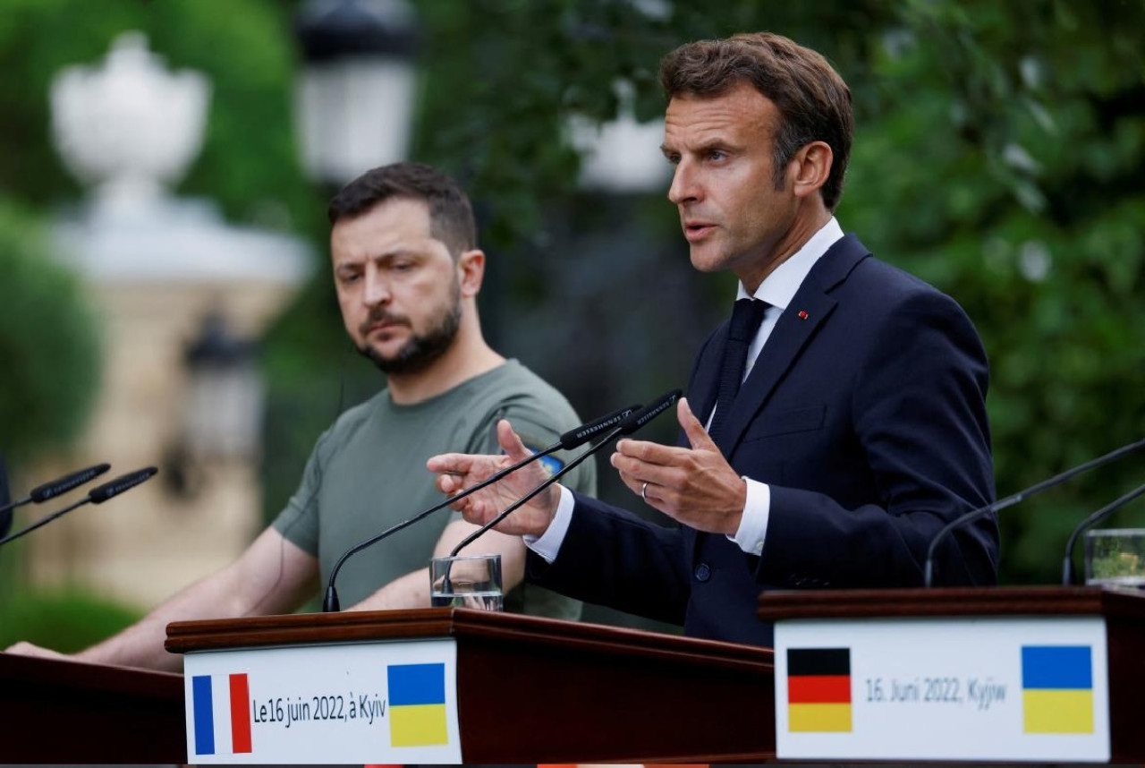 Emmanuel Macron y Volodímir Zelenski. Foto: Reuters.