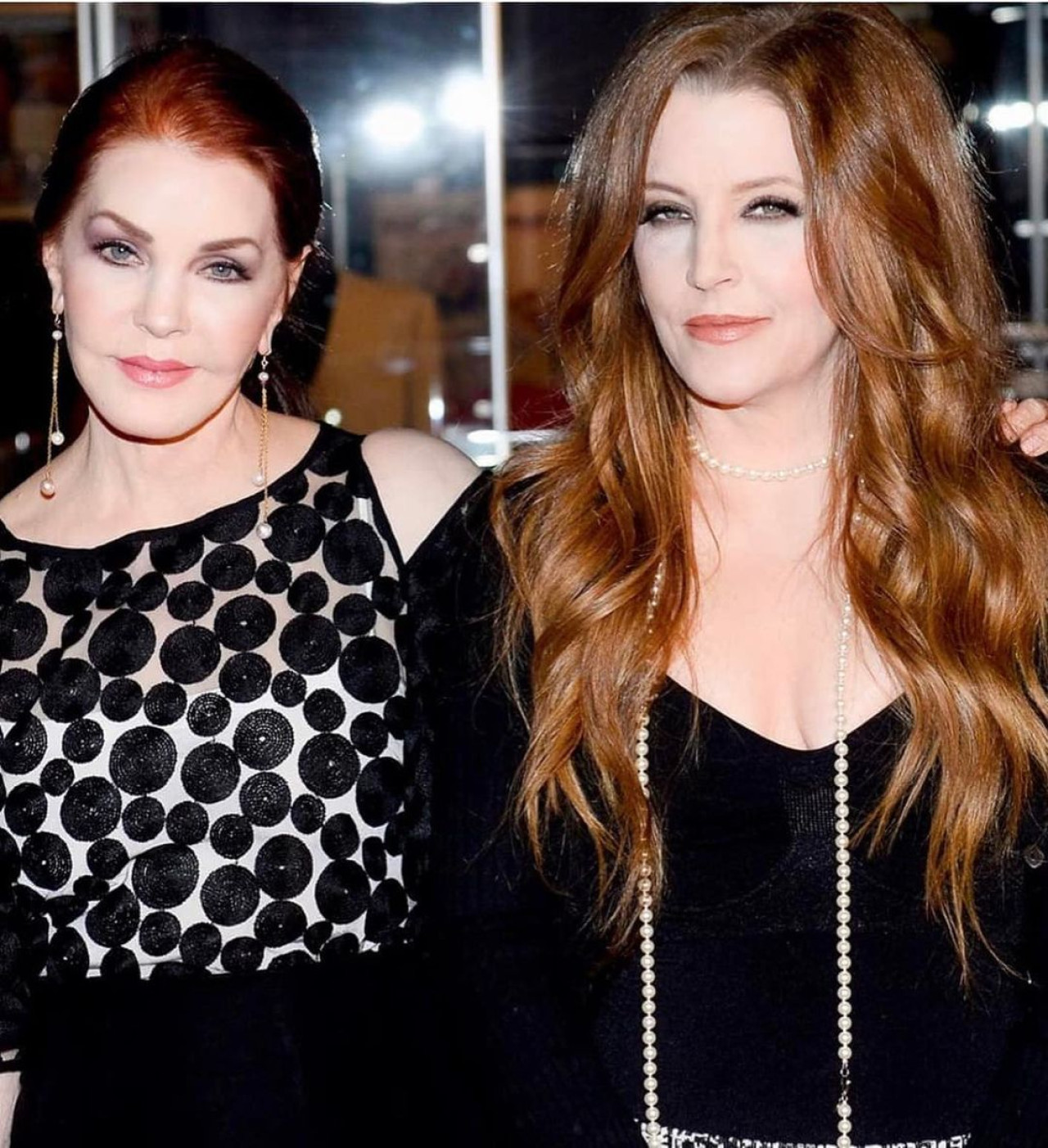 Priscilla Presley y su hija Lisa Marie. Foto: Instagram. @PriscillaPresley.