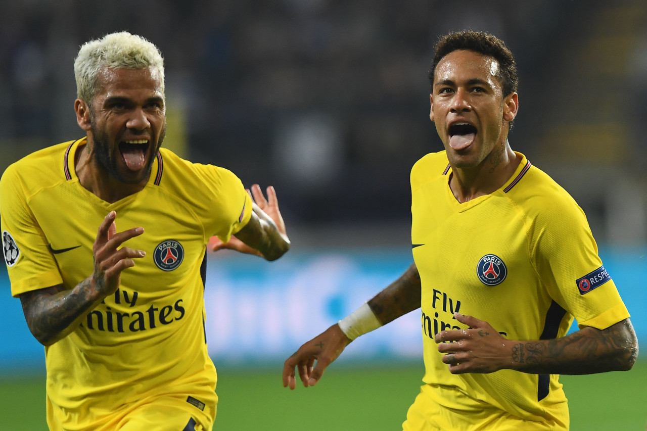 Dani Alves y Neymar en su estadía en el PSG. Foto: NA