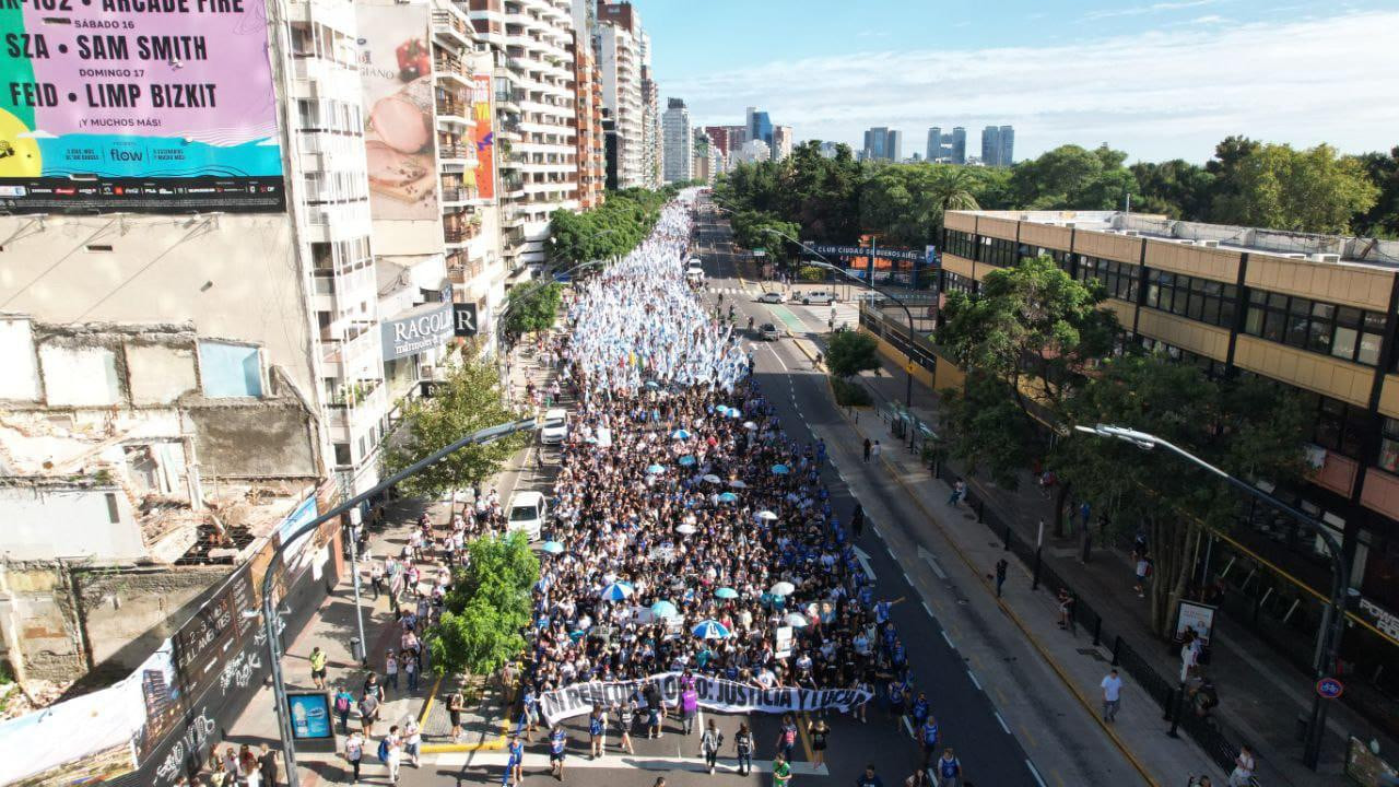 Multitudinaria caminata de militantes de La Cámpora de todo el país por el 24M. Foto: prensa.