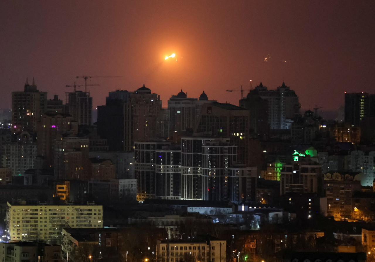 Misiles rusos en cielo ucraniano. Foto: Reuters.