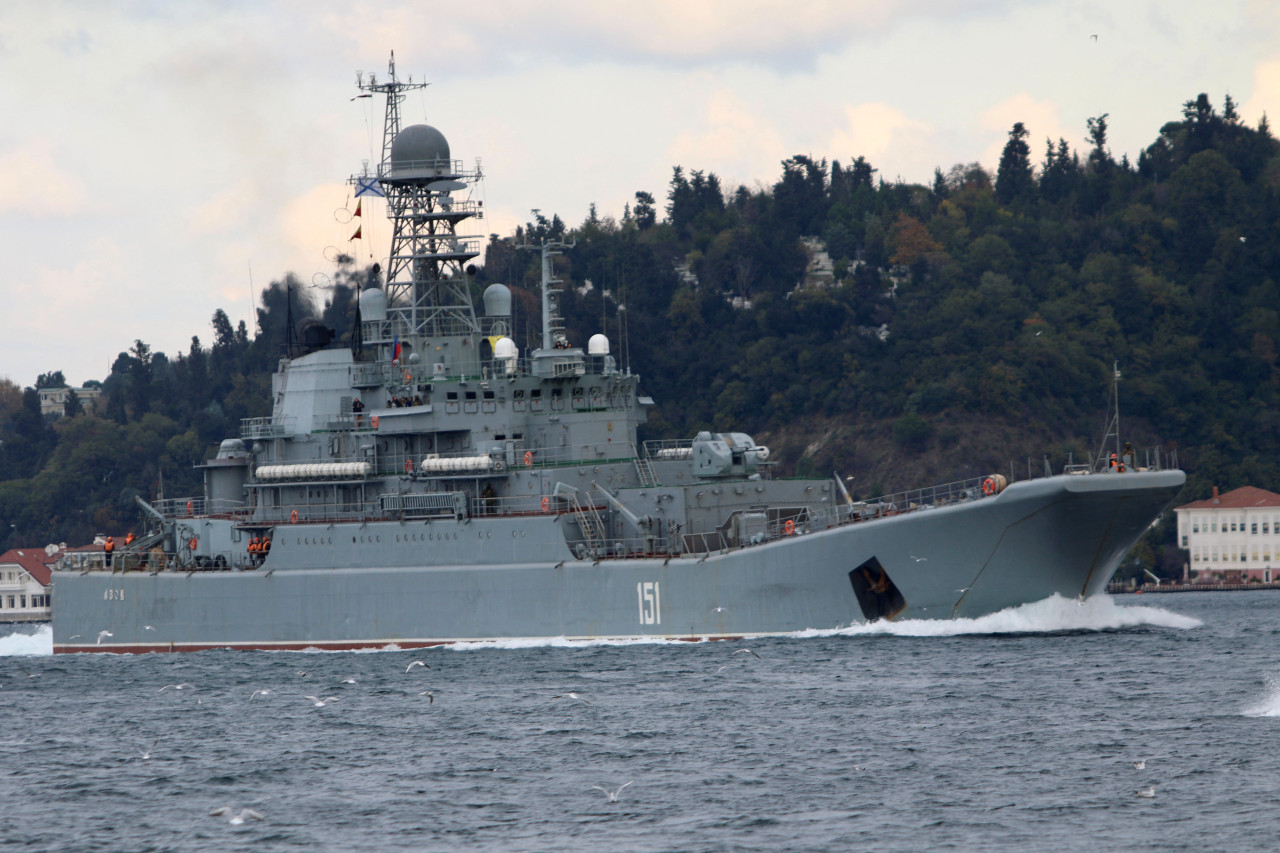 Buque ruso caído en Crimea por ataque ucraniano. Foto: Reuters.