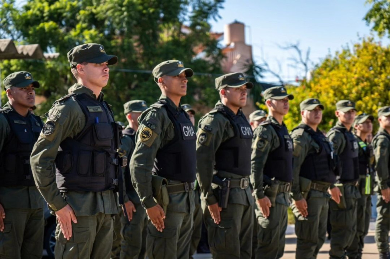 Valenzuela y Bullrich participaron de la llegada de más fuerzas federales en Fuerte Apache. Foto: Instagram @dievalen