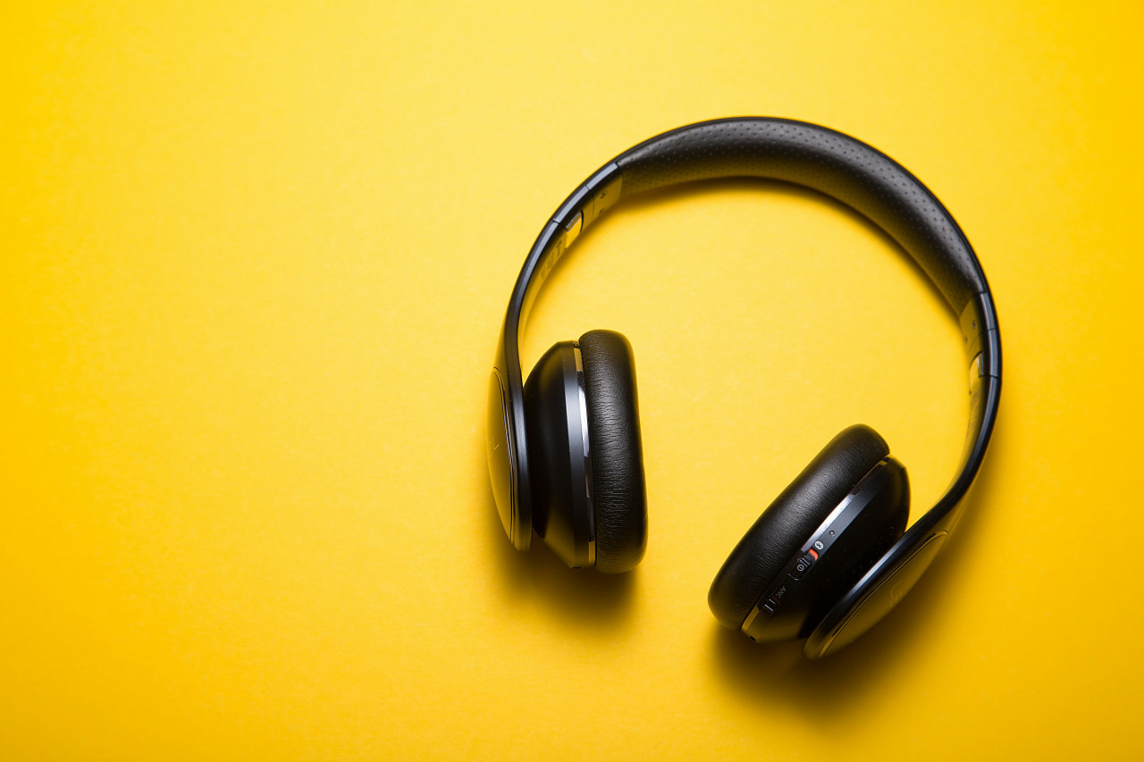 Música, auriculares, canciones. Foto: Unsplash.