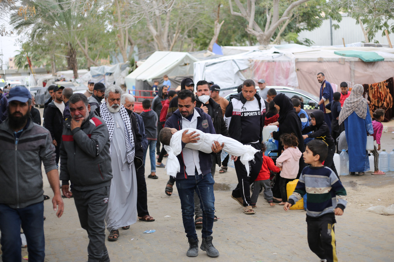 Miles de muertes tras los ataques aéreos de Israel en la Franja de Gaza. Foto: Reuters.