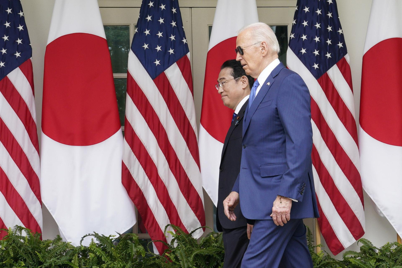 Joe Biden y Fumio Kishida. Foto: EFE.