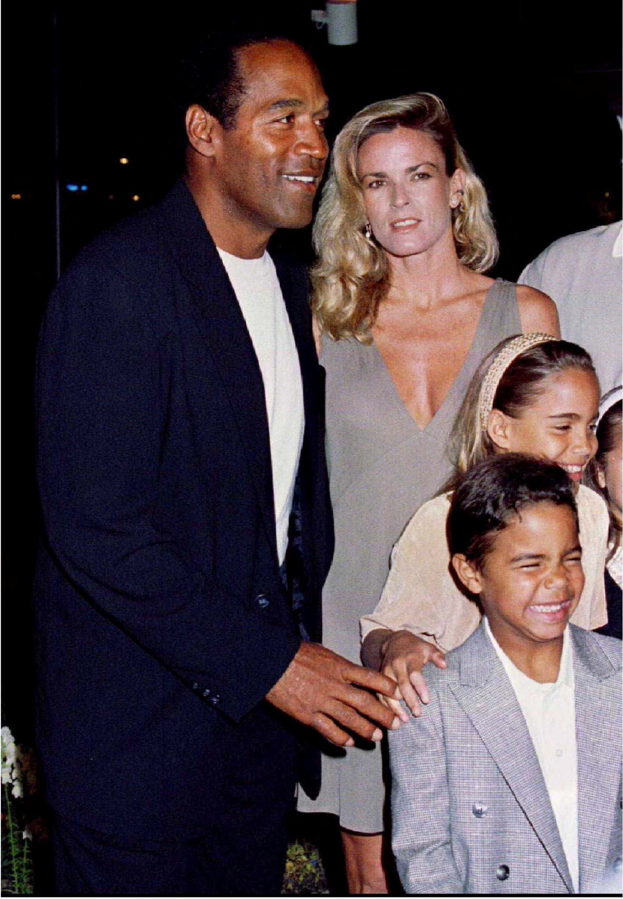 O.J. Simpson junto a su ex Nicole Brown Simpson. Foto: Reuters.