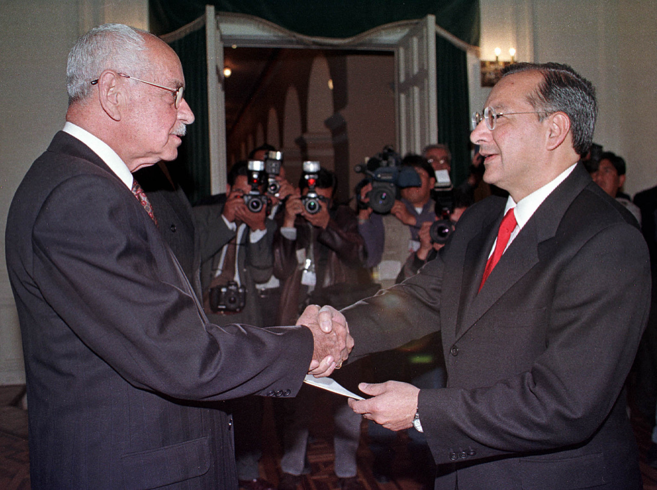 Exembajador de EE.UU., Víctor Manuel Rocha. Foto: Reuters