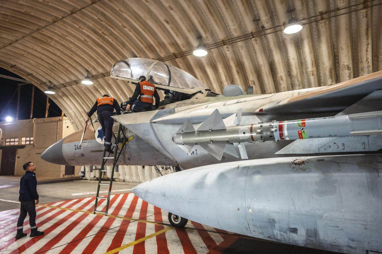 Pilotos del Ejército de Israel tras la intercepción de misiles iraníes. Foto: EFE